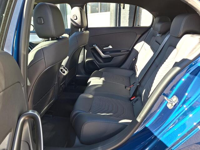 Mercedes-Benz A-KLASSE 250 e Star Edition Luxury Line | Nightpakket | Panoramadak | Dodehoekassistent | MULTIBEAM LED Koplampen | Sfeerverlichting | Stoelverwarming | Achteruitrijcamera | Parkeersensoren | Elektrisch Inklapbare Buitenspiegels | Showmodel