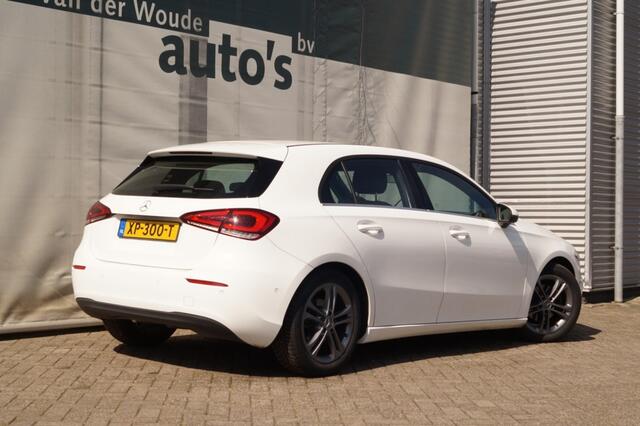 Mercedes-Benz A-KLASSE 180d Automaat Business Solution Limited -LED-ECC-NAVI-