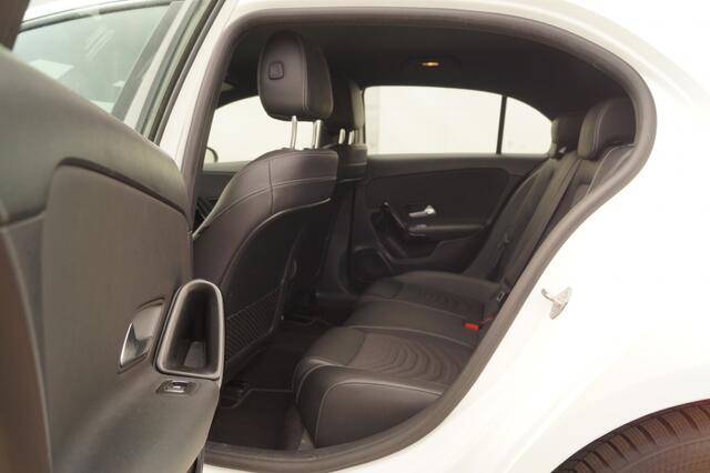 Mercedes-Benz A-KLASSE 180d Automaat Business Solution Limited -LED-ECC-NAVI-
