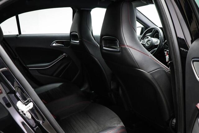 Mercedes-Benz A-KLASSE 180 AMG Night Edition Plus | LED | HALF LEDER | NAVIGATIE | PDC | 18"