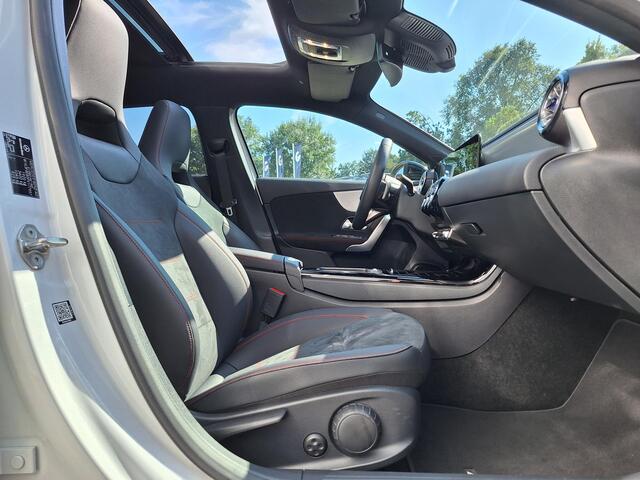Mercedes-Benz A-KLASSE 180 AMG | Panoramadak | Premium Pakket | Night Pakket | MULTIBEAM LED Koplampen | Apple CarPlay | Android Auto | Achteruitrijcamera | Stoelverwarming