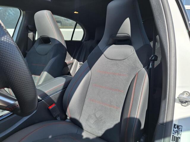 Mercedes-Benz A-KLASSE 180 AMG | Panoramadak | Premium Pakket | Night Pakket | MULTIBEAM LED Koplampen | Apple CarPlay | Android Auto | Achteruitrijcamera | Stoelverwarming