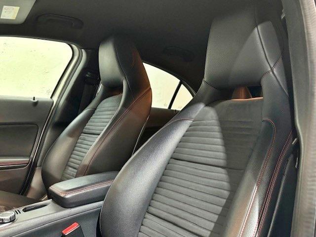 Mercedes-Benz A-KLASSE 180 AMG Night Edition Plus | AMG | Multispaaks | Navigatie | Parkeersensoren | NL auto |