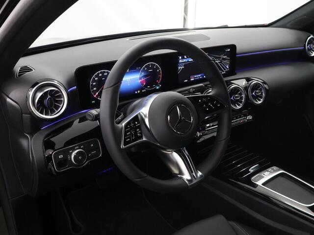 Mercedes-Benz A-KLASSE 180 Star Edition Luxury Line 180 Luxury Line | Night Pakket | Multiebeam LED | 18 inch