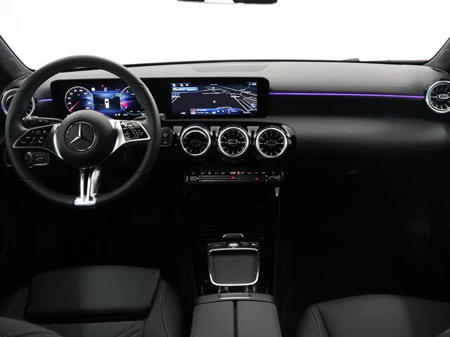 Mercedes-Benz A-KLASSE 180 Star Edition Luxury Line 180 Luxury Line | Night Pakket | Multiebeam LED | 18 inch