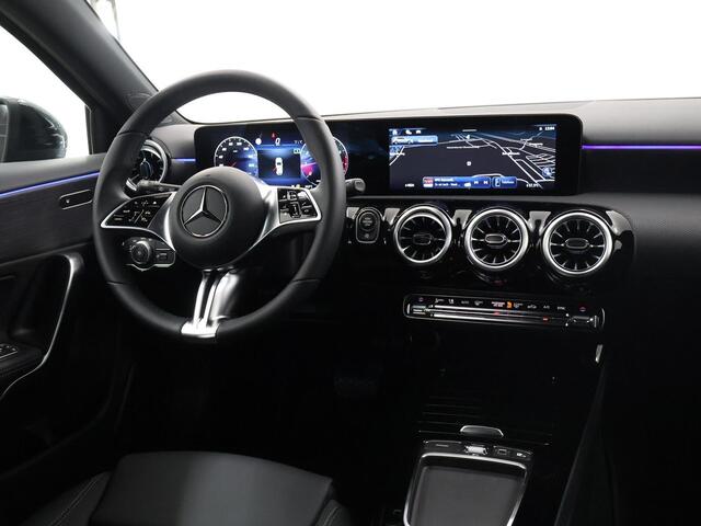 Mercedes-Benz A-KLASSE 180 Star Edition Luxury Line 180 Luxury Line | Night Pakket | Multiebeam LED | 18 inch