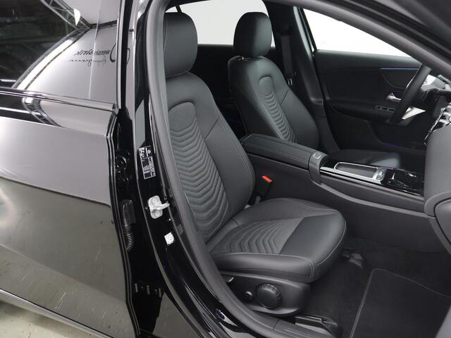 Mercedes-Benz A-KLASSE 180 Star Edition Luxury Line 180 Luxury Line | Night Pakket | Multiebeam LED | 18 inch