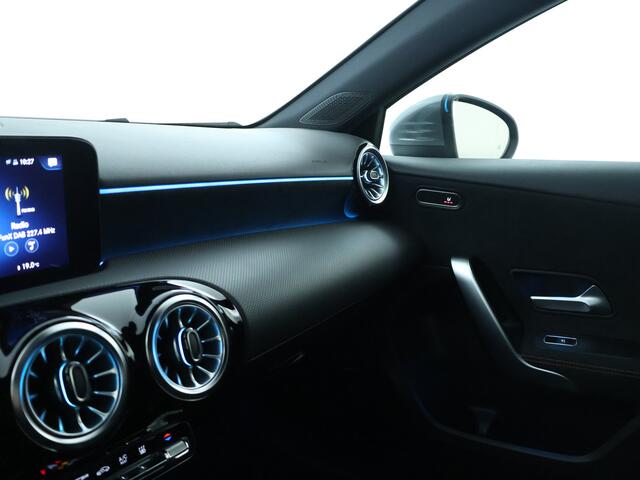 Mercedes-Benz A-KLASSE 250 e AMG Plug-In Hybride | AMG Line | 19 AMG Velgen | Dosehoek Assist | Achteruitrijcamera | Inclusief 24 maanden MB Certified garantie voor Europa.
