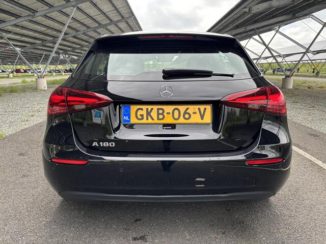 Mercedes-Benz A-KLASSE 180 Star Edition | LED verlichting | Zitcomfort pakket | Parkeercamera | Widescreen | Stoelverwarming |