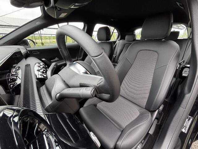 Mercedes-Benz A-KLASSE 180 Star Edition | LED verlichting | Zitcomfort pakket | Parkeercamera | Widescreen | Stoelverwarming |