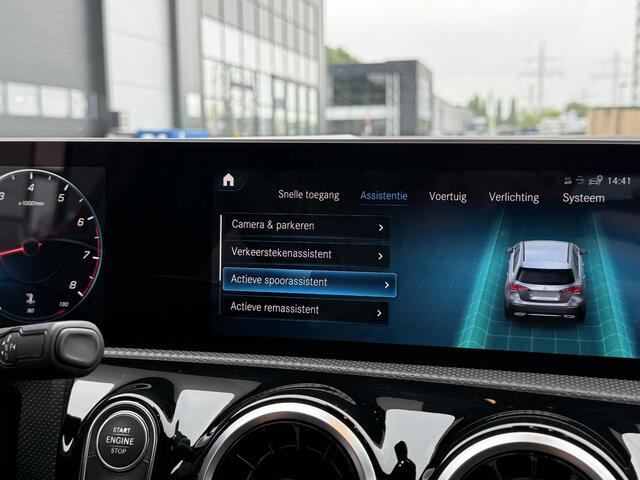 Mercedes-Benz A-KLASSE 200 Distronic | Trekhaak | Camera | Spiegelpakket | Spoorassistent | Widescreen