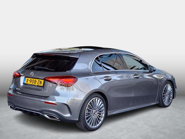 Mercedes-Benz A-KLASSE 180 AMG Line | Panoramadak | Burmester Surround Sound | Elektrisch Verstelbare Stoelen + Memory | Dodehoekassistent | MULTIBEAM LED Koplampen | Apple CarPlay | Android Auto | Sfeerverlichting | Stoelverwarming | Achteruitrijcamera