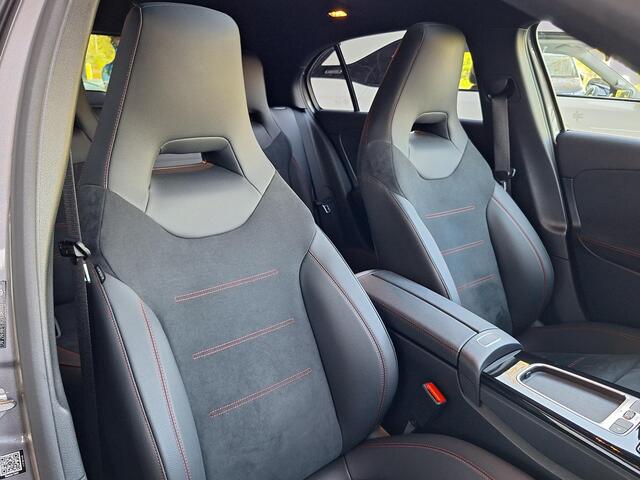 Mercedes-Benz A-KLASSE 180 AMG Line | Panoramadak | Burmester Surround Sound | Elektrisch Verstelbare Stoelen + Memory | Dodehoekassistent | MULTIBEAM LED Koplampen | Apple CarPlay | Android Auto | Sfeerverlichting | Stoelverwarming | Achteruitrijcamera