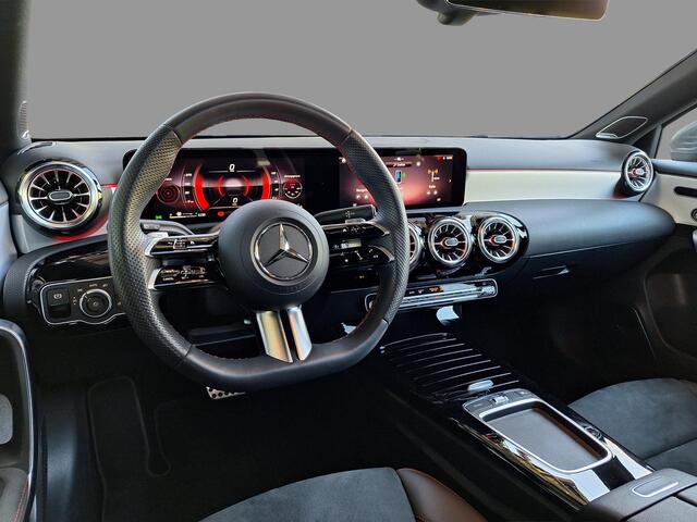 Mercedes-Benz A-KLASSE 180 AMG Line | Panoramadak | Burmester Surround Sound | Elektrisch Verstelbare Stoelen + Memory | Dodehoekassistent | MULTIBEAM LED Koplampen | Apple CarPlay | Android Auto | Sfeerverlichting | Stoelverwarming | Achteruitrijcamera