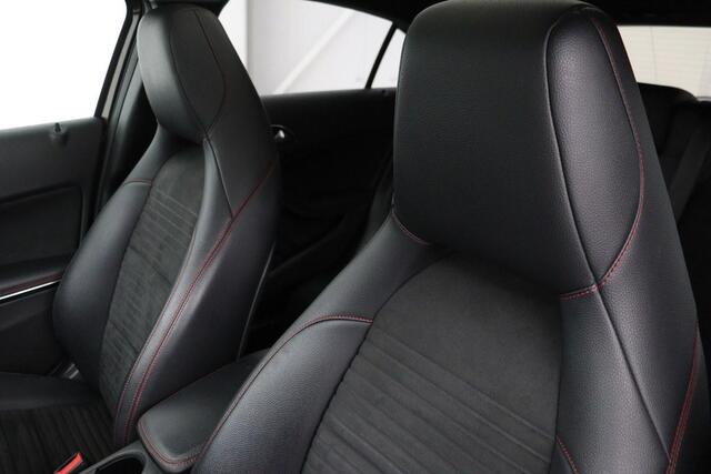 Mercedes-Benz A-KLASSE 160 AMG Night | Panoramadak | Camera | Full LED | Navigatie | Trekhaak | Cruise control | Park Assist | Airco | Half leder | Sportstoelen