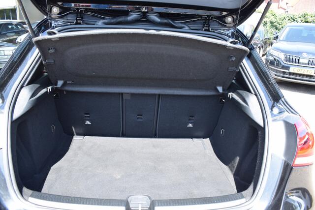 Mercedes-Benz A-KLASSE 200 Business Solution AMG PANORAMA