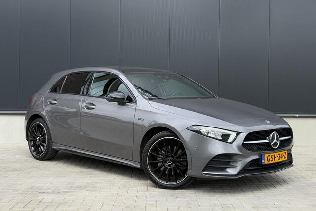 Mercedes-Benz A-KLASSE 250e AMG line - Panorama - Widescreen - Sfeerverlichting - Nightpakket - 19" LM Velgen - Rijklaar