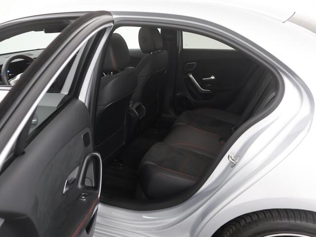 Mercedes-Benz A-KLASSE 250 e AMG Line PANODAK|19INCH|BURMESTER|MEMORYSTOEL|LED|BLIS|ACC