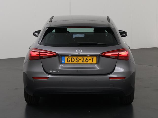Mercedes-Benz A-KLASSE 180 Star Edition widescreen cockpit | Climate control | Parkeercamera | Stoelverwarming | Parkeercamera