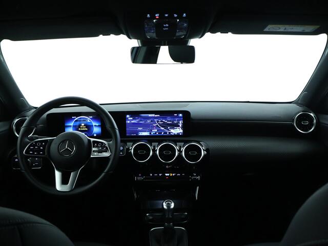 Mercedes-Benz A-KLASSE 180 Advantage | Achteruitrijcamera | Navigatie | Cruisecontrol | Getint glas | Inclusief 24 maanden MB Certified garantie voor Europa.