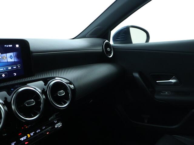 Mercedes-Benz A-KLASSE 180 Advantage | Achteruitrijcamera | Navigatie | Cruisecontrol | Getint glas | Inclusief 24 maanden MB Certified garantie voor Europa.
