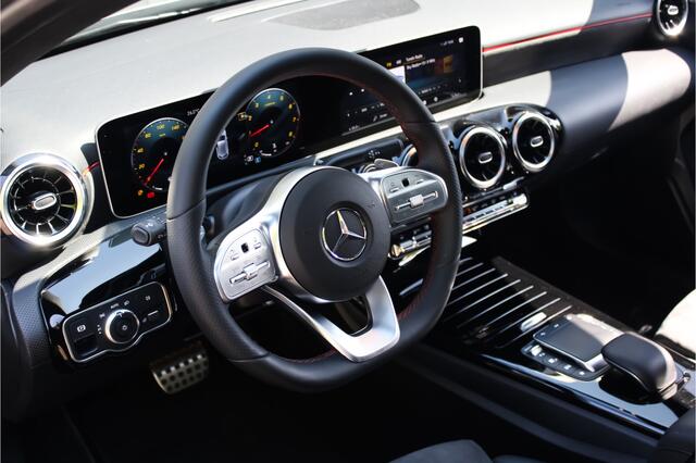 Mercedes-Benz A-KLASSE 180 AMG Night | Pano | Camera