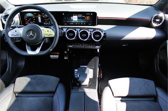 Mercedes-Benz A-KLASSE 180 AMG Night | Pano | Camera