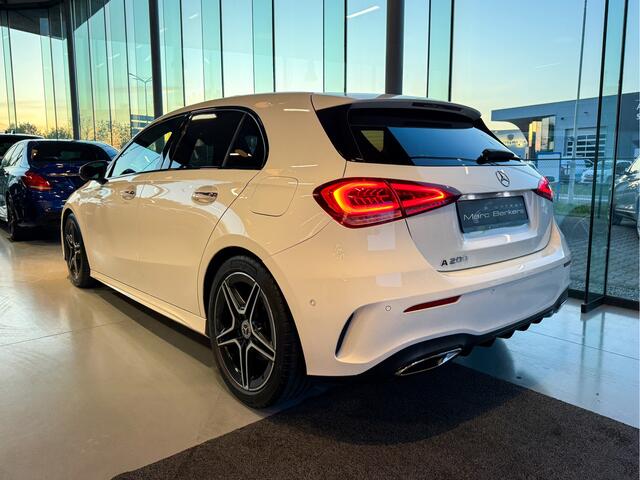 Mercedes-Benz A-KLASSE 200 AMG line, Burmester, Pano, 360Cam, Ambiente, Bomvol