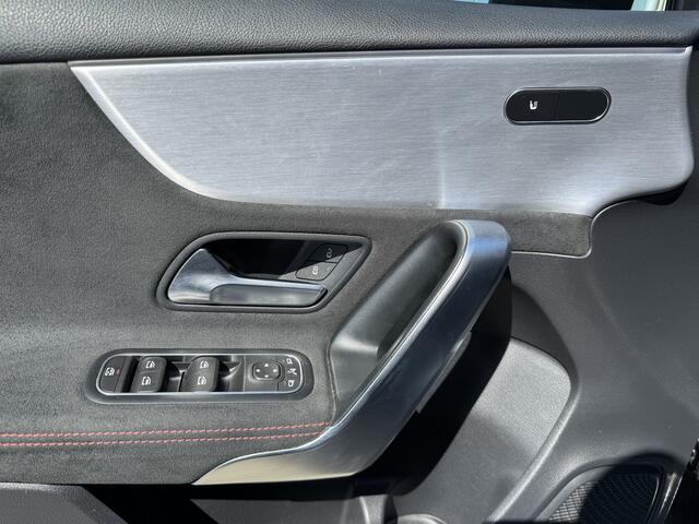 Mercedes-Benz A-KLASSE 180 Business Solution AMG Automaat Sfeer verlichting, Elektrisch wegklapbare trekhaak Info: M.Safari 0492588976