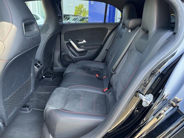 Mercedes-Benz A-KLASSE 180 Business Solution AMG Automaat Sfeer verlichting, Elektrisch wegklapbare trekhaak Info: M.Safari 0492588976