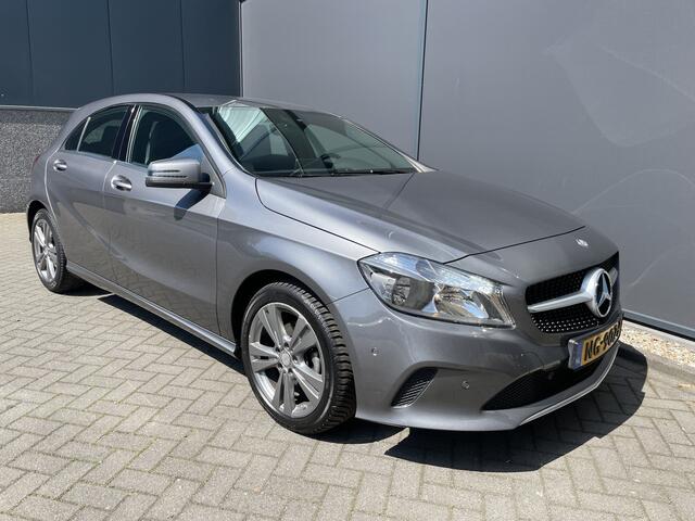 Mercedes-Benz A-KLASSE 180 d Ambition Start/stop systeem - Cruise control - Parkeersensoren voor en achter - Multifunctioneel stuurwiel - Airco - Navigatie - CD Bluetooth - warmte werend glas - stoelverwarming - Sportstoelen
