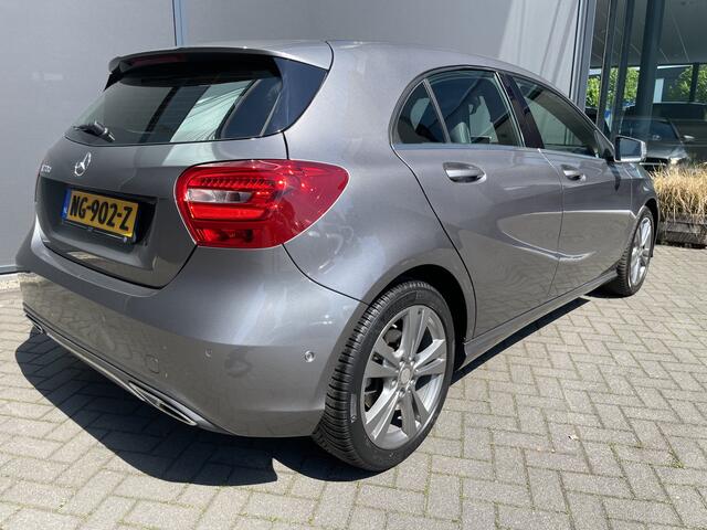 Mercedes-Benz A-KLASSE 180 d Ambition Start/stop systeem - Cruise control - Parkeersensoren voor en achter - Multifunctioneel stuurwiel - Airco - Navigatie - CD Bluetooth - warmte werend glas - stoelverwarming - Sportstoelen