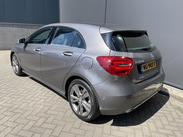 Mercedes-Benz A-KLASSE 180 d Ambition Start/stop systeem - Cruise control - Parkeersensoren voor en achter - Multifunctioneel stuurwiel - Airco - Navigatie - CD Bluetooth - warmte werend glas - stoelverwarming - Sportstoelen
