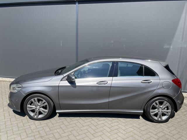 Mercedes-Benz A-KLASSE 180 d Ambition Start/stop systeem - Cruise control - Parkeersensoren voor en achter - Multifunctioneel stuurwiel - Airco - Navigatie - CD Bluetooth - warmte werend glas - stoelverwarming - Sportstoelen