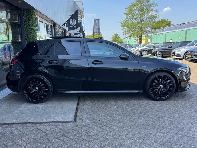 Mercedes-Benz A-KLASSE 250e Premium Plus AMG | Pano | Memory | 360 Camera | Sfeer