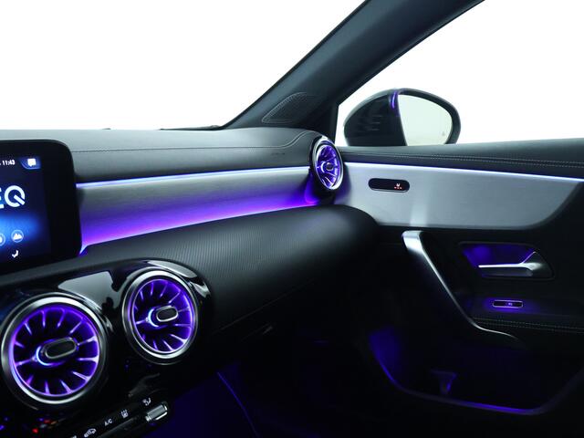 Mercedes-Benz A-KLASSE 250 e AMG Plug-In Hybride | AMG Line | Night Pakket | Panorama Schuif-Kanteldak | Sfeerverlichting | Inclusief 24 maanden MB Certified garantie voor Europa.