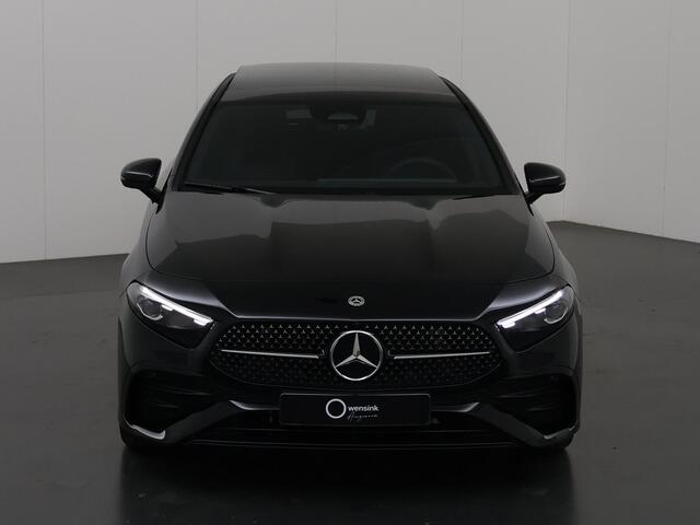 Mercedes-Benz A-KLASSE 180 Star Edition AMG Line | Sfeerverlichting | Multibeam | Night Pakket | Parktronic | Panoramadak | Stoelverwarming |