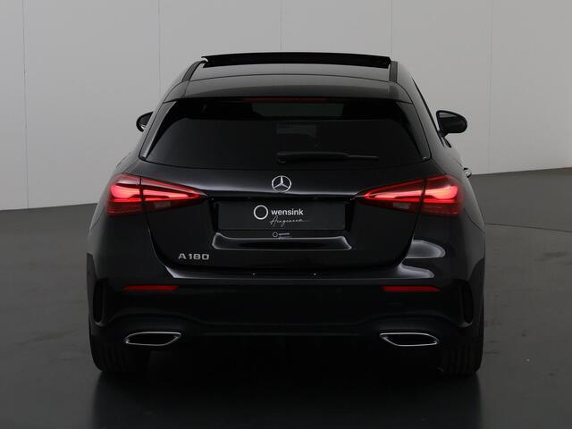 Mercedes-Benz A-KLASSE 180 Star Edition AMG Line | Sfeerverlichting | Multibeam | Night Pakket | Parktronic | Panoramadak | Stoelverwarming |