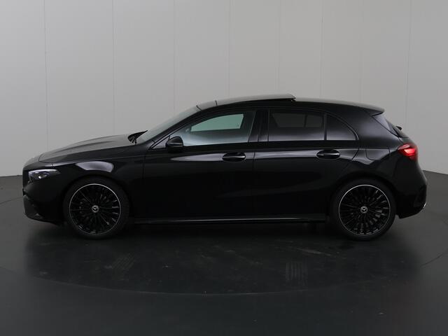 Mercedes-Benz A-KLASSE 180 Star Edition AMG Line | Sfeerverlichting | Multibeam | Night Pakket | Parktronic | Panoramadak | Stoelverwarming |