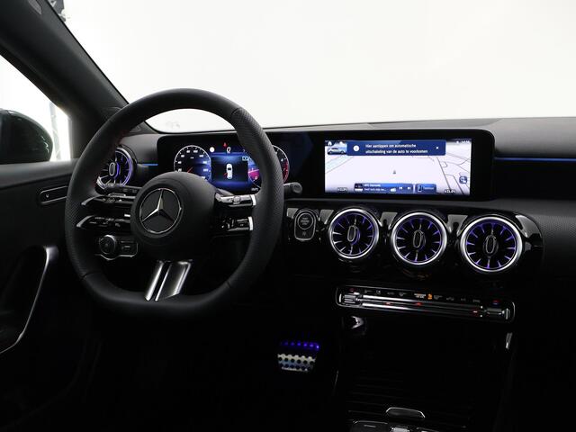Mercedes-Benz A-KLASSE 180 Star Edition AMG Line | Sfeerverlichting | Multibeam | Night Pakket | Parktronic | Panoramadak | Stoelverwarming |