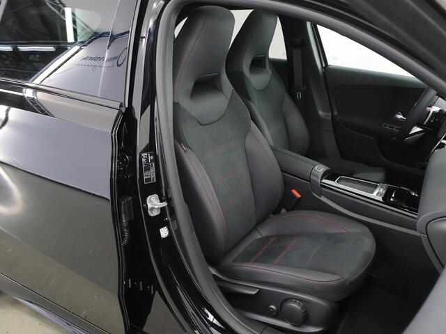 Mercedes-Benz A-KLASSE 180 Star Edition AMG Line | Sfeerverlichting | Multibeam | Night Pakket | Parktronic | Panoramadak | Stoelverwarming |