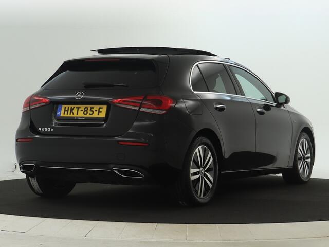 Mercedes-Benz A-KLASSE 250 e Plug-In Hybride | Panoramadak | Achteruitrijcamera | Multibeam | Sfeerverlichting | Inclusief 24 maanden MB Certified garantie voor Europa.