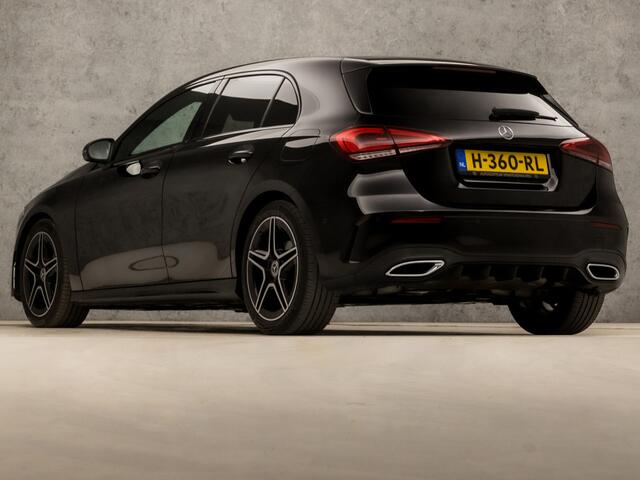 Mercedes-Benz A-KLASSE 180 AMG Sport Automaat (APPLE CARPLAY, GROOT NAVI, SFEERVERLICHTING, CAMERA, LEDER/ALCANTARA, SPORTSTOELEN, STOELVERWARMING, GETINT GLAS, WIDESCREEN, NIEUWE APK, NIEUWSTAAT)