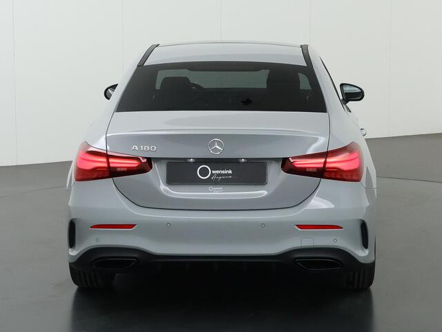 Mercedes-Benz A-KLASSE 180 Business Solution AMG | Night edition | Panoramadak | Memory stoelen | Sfeerverlichting | Stoelverwarming |