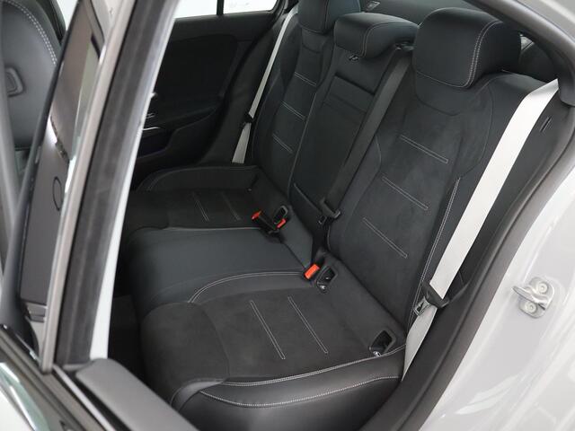 Mercedes-Benz A-KLASSE 180 Business Solution AMG | Night edition | Panoramadak | Memory stoelen | Sfeerverlichting | Stoelverwarming |