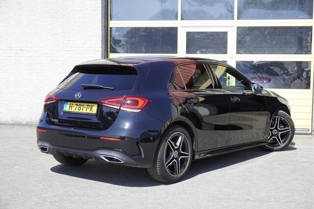 Mercedes-Benz A-KLASSE 180 Automaat! 5drs AMG BJ2020 Lmv 18" | Led | Pdc | Navi | Achteruitrijcamera | Dashboard verlichting | Virtual cockpit | Climate control | Cruise control | Sportstoelen | Sportstuur | Verwarmde voorstoelen | Extra getint glas