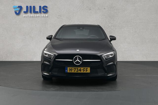 Mercedes-Benz A-KLASSE 200 Business Solution AMG Upgrade | Camera | LED | Lederen bekleding | Sportstoelen | Cruise control
