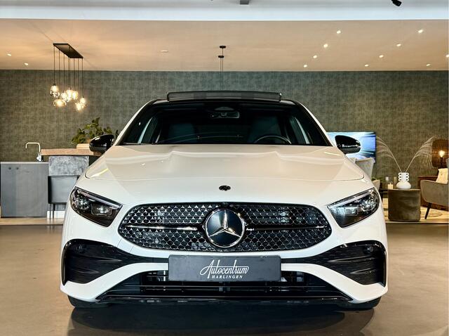 Mercedes-Benz A-KLASSE 180 AMG Line I Pano I 19" I Camera I NIEUW!