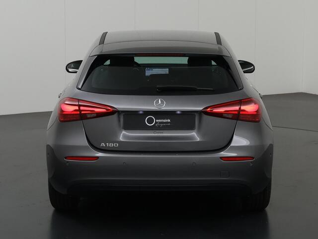 Mercedes-Benz A-KLASSE 180 Star Edition Stoelverwarming | 2x groot scherm | Led verl. | spiegelpakket | Achteruitrij camera |