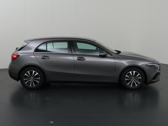 Mercedes-Benz A-KLASSE 180 Star Edition Stoelverwarming | 2x groot scherm | Led verl. | spiegelpakket | Achteruitrij camera |